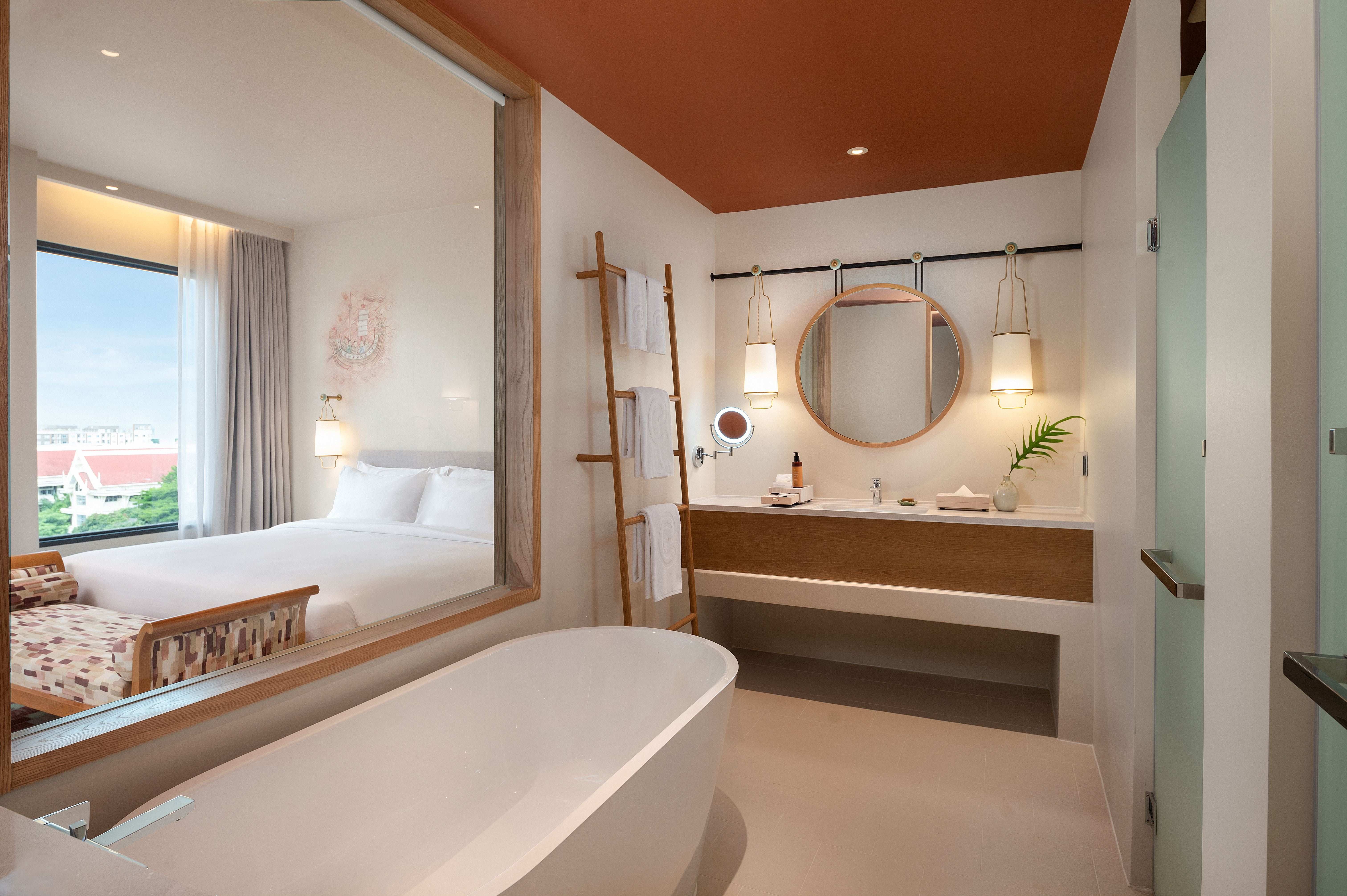 03-cay-junior-suite-bathroom.jpg