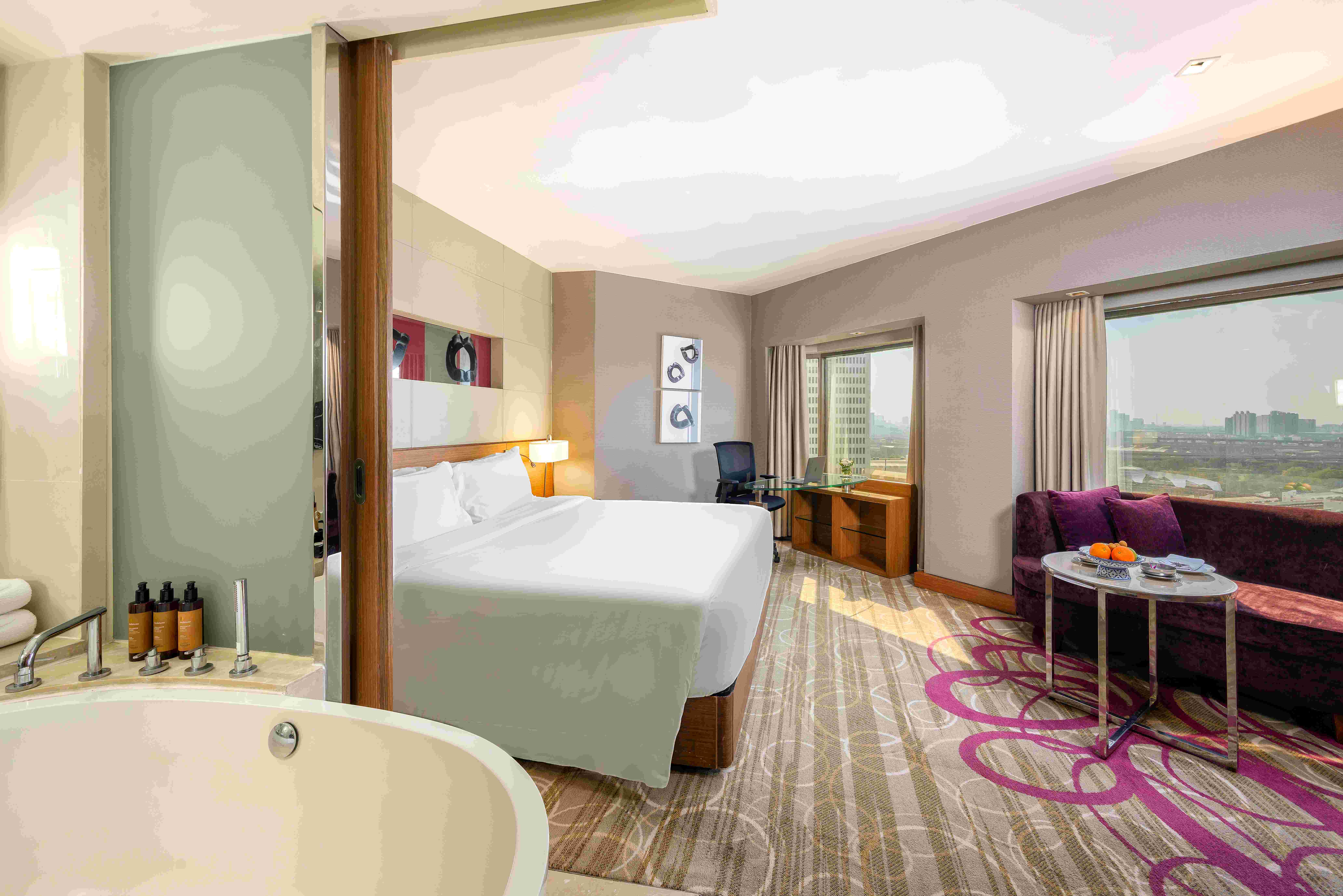 06-cglb-deluxe-suite-club-01.jpg