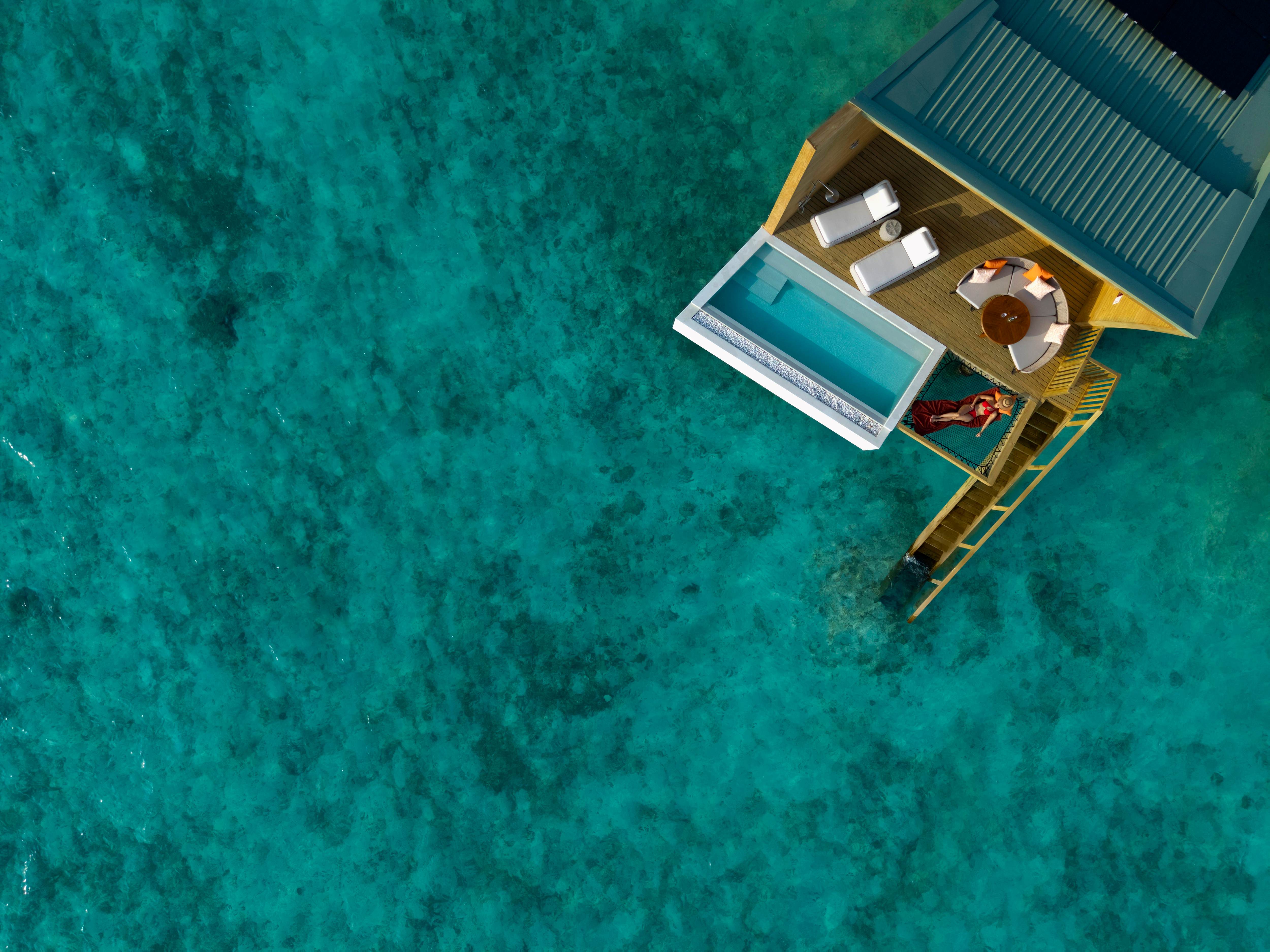 11-cmlm-mirage-overwater-sunrise-pool-villa-02.jpg