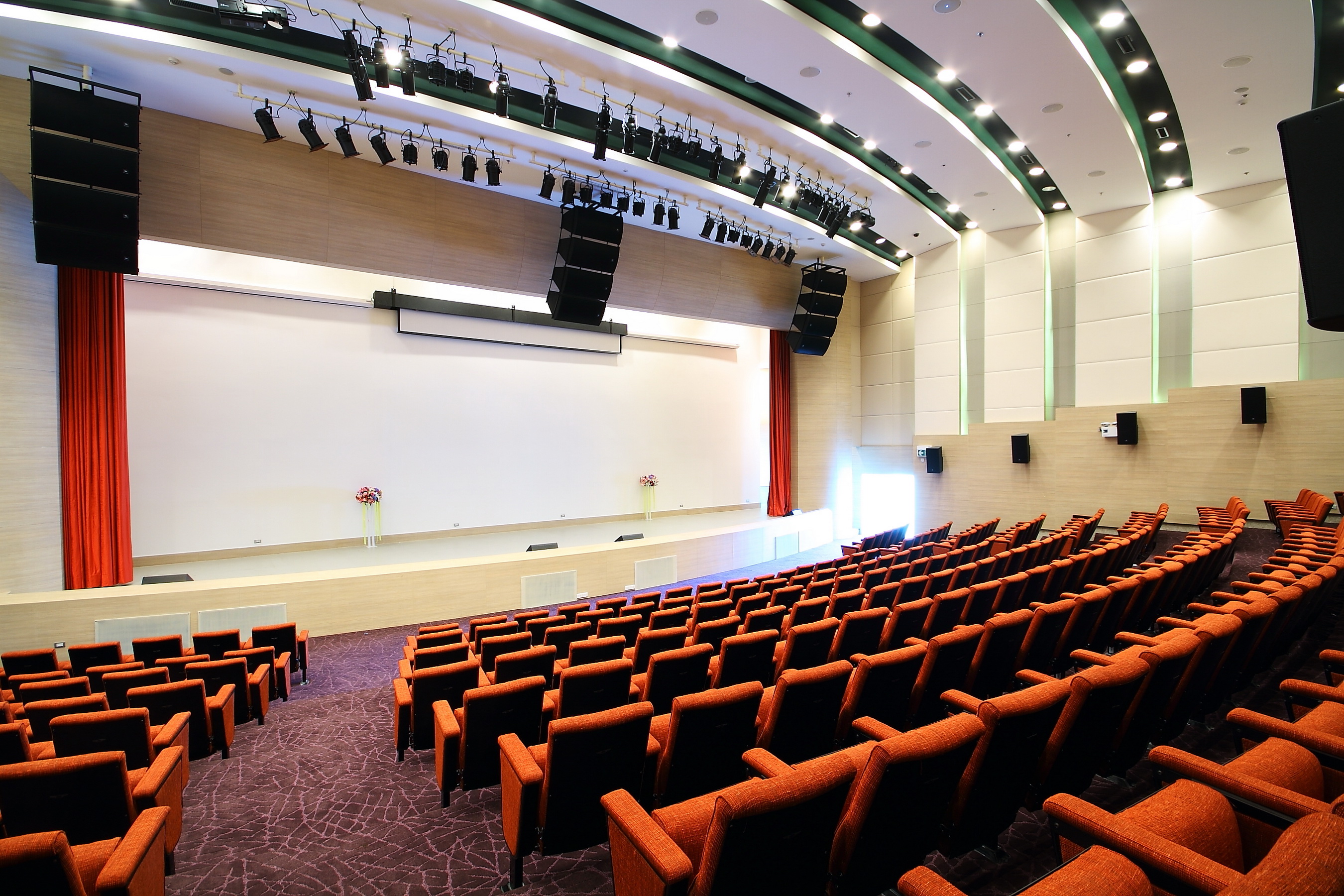 cgc-amphitheatre-01.jpg