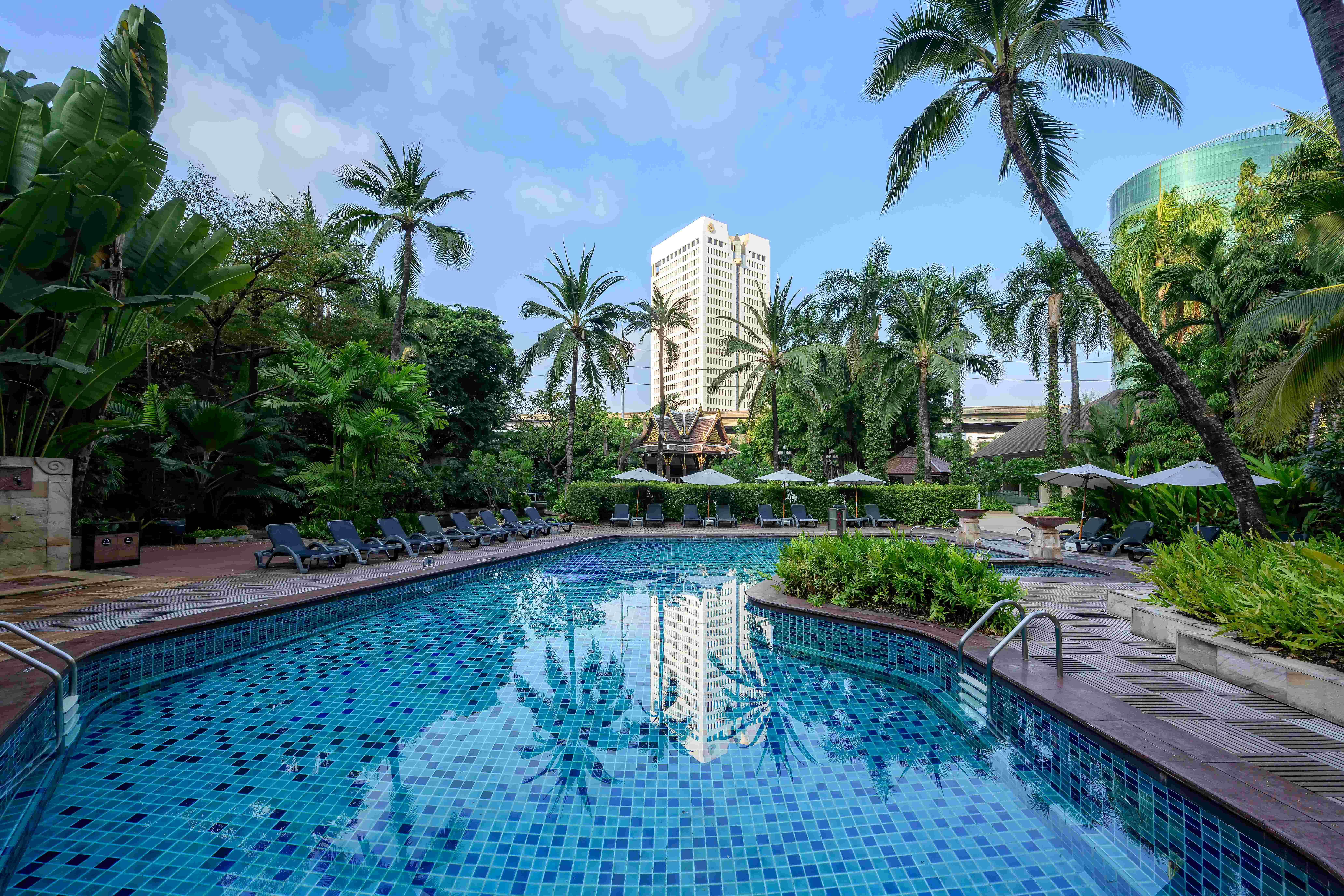 cglb-swimming-pool-02.jpg